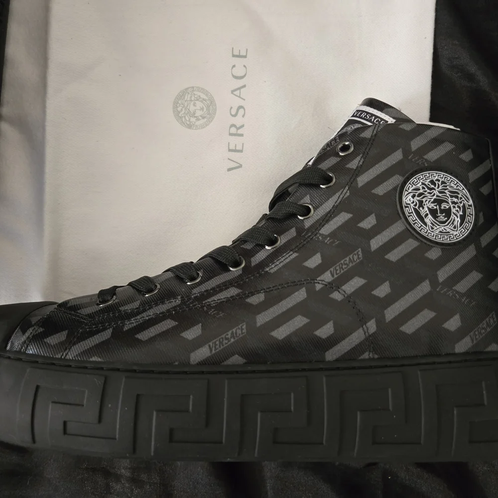 Versace Black Sneakers Sleek Monochromatic Design - Picture 5 of 7